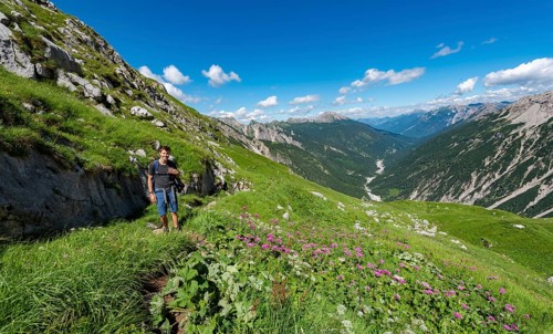 Hiker on the Jubilaumsweg hiking trail