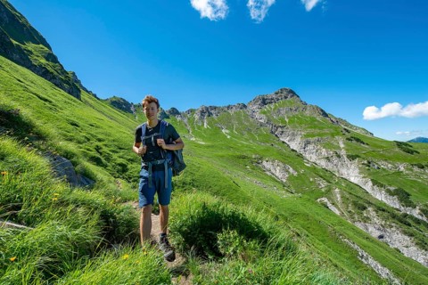Hiker on the Jubilaumsweg hiking trail