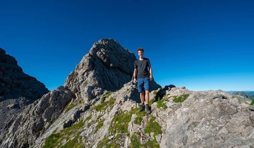 Hiker at the saddle at the Kreuzspitze