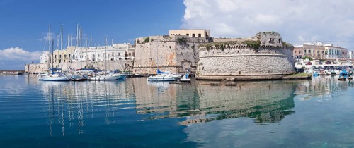 Historic centre with castle