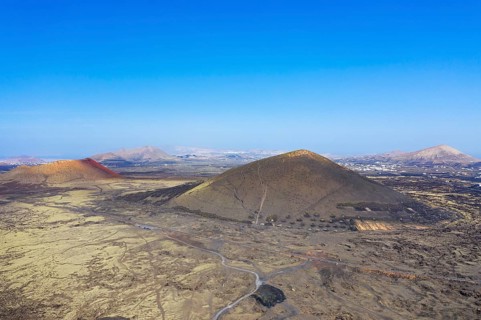 Volcanoes Montana Negra and Montana Colorada