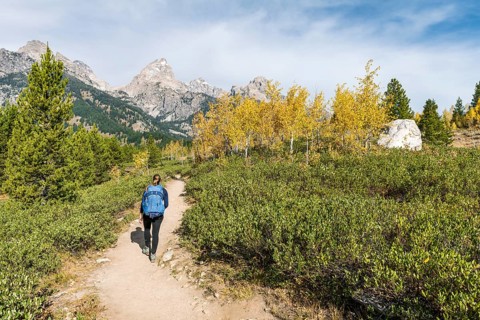 Young woman on the hiking trail to Taggart Lake