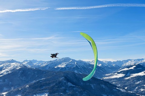 Paraglider flies from the Hohe Salve into the valley of Hopfgarten