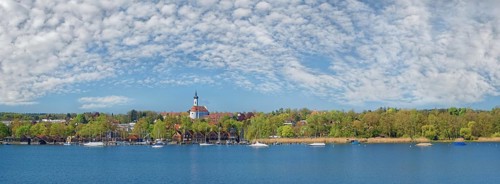 Lake Ammer shore with the Marienmunster and white-blue cloudy sky