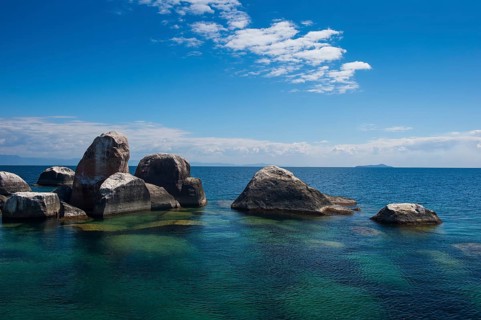 Turquoise clear water and granite rocks