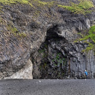 Halsanefshellir cave