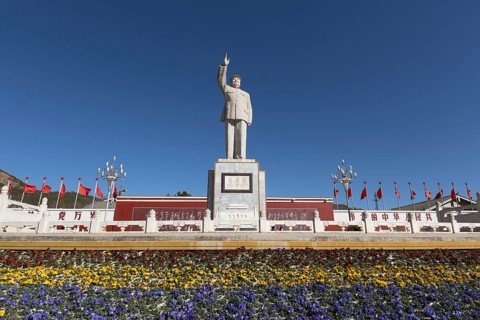 Statue of Mao Tse-tung