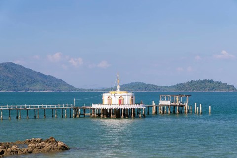 Buddhist pier temple