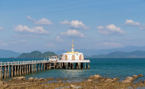 Buddhist pier temple