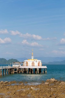 Buddhist pier temple