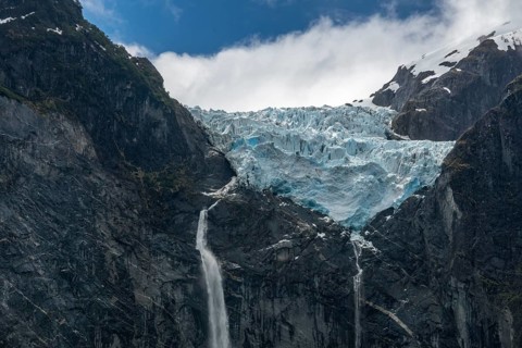 Hanging glacier Ventisquero Colgante from the vantage point at Sendero Queulat