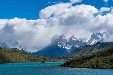 Rio Paine with the Cuernos del Paine