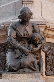 Jeanne Mance figure at the memorial of Paul Chomedey de Maisonneuve