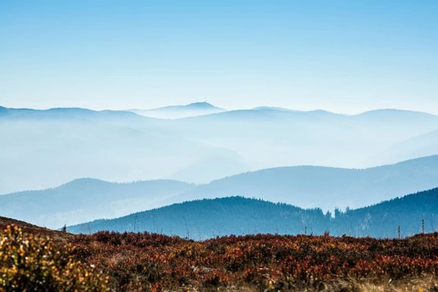 Staggered mountain ranges in the haze