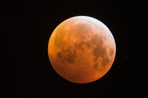 Total Lunar Eclipse with Blood Moon