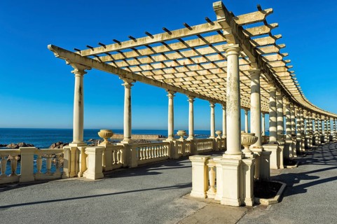 Pergola on Foz do Douro seafront promenade