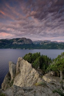 Viewpoint Mirador del Viento with clouds in the evening sky