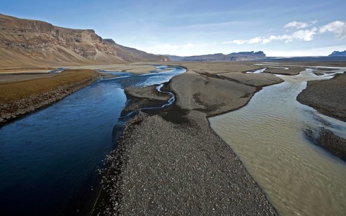 Glacial runoff permeate the volcanic sand plain Skeidararsandur