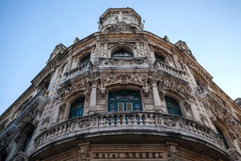 Facade of the hotel Raquel in Old Havana