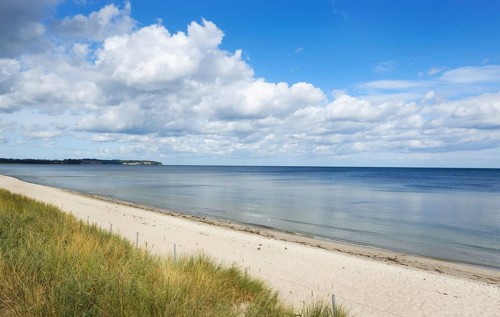 Beach and Baltic Sea near Lobbe