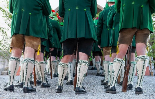 Mountain marksmen in traditional Bavarian costumes with Wadl stockings