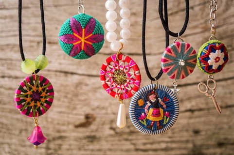 Six assorted Posamentenknopf buttons in red