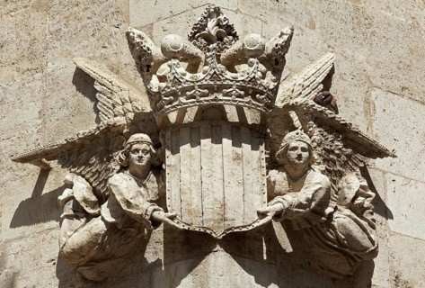 Angel with city coat of arms