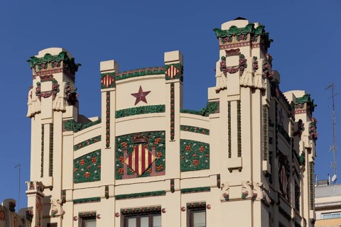 Decorated facade with ceramic decor
