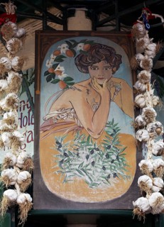 Lady figure with olives