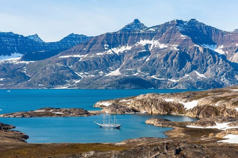 Sailing vessel in Scoresbysund