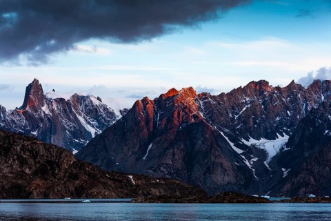 Sunrise in Harefjord with Tsavagattag summit