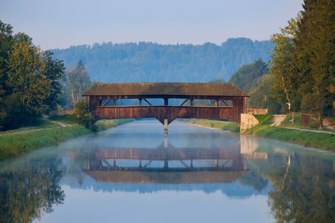 Wooden bridge over Isar channel