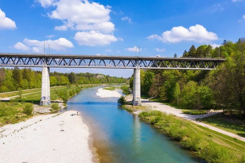 Grosshesseloher bridge over the Isar