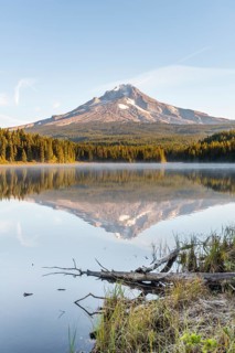 Reflection of the volcano Mt. Hood in Lake Trillium Lake
