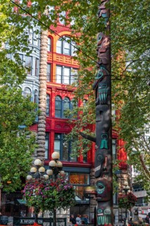 Pioneer Square with totem pole