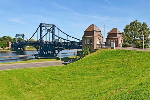 Kaiser Wilhelm Bridge with bridge houses