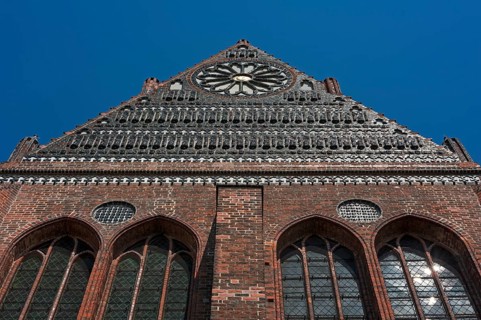 Gable with glazed bricks