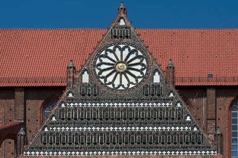 Side gable with glazed bricks