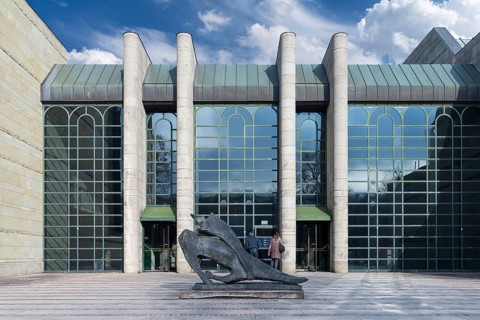 Entrance to the Neue Pinakothek