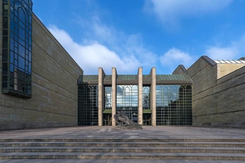 Entrance to the Neue Pinakothek