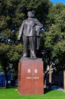 Monument of Mao Zedong at the Bund