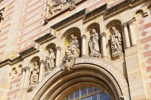 Patron saints of the cathedral on the western facade
