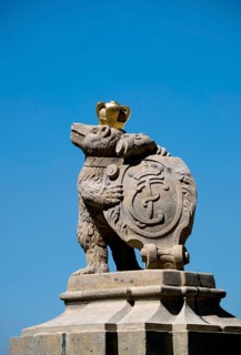 Bear figurine with armorial bearings at the gate of Castle Bernburg