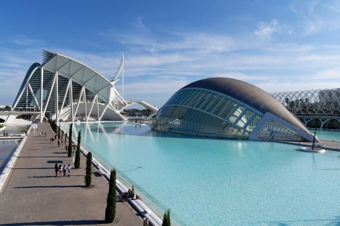 Fountain Fuente de San Luis with Science Museum Museu de les Ciencies Principe Felipe and L'Hemisferic 3D cinema