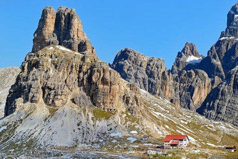 Three peaks hut 2405 m