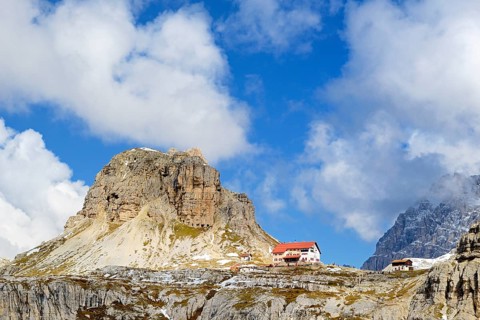 Three peaks hut 2405 m