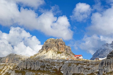 Three peaks hut 2405 m