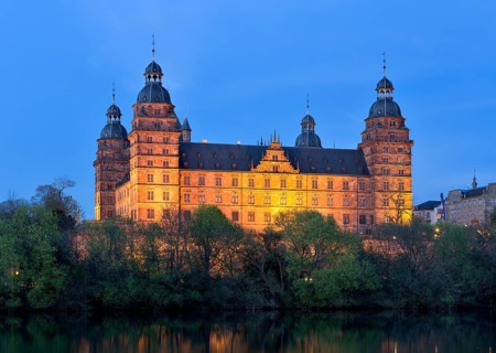 Schloss Johannisburg at dusk