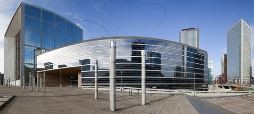 Grande Arche with modern office towers