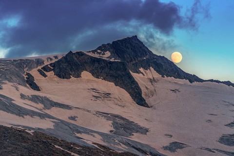 Full moon above the Schwarzenstein with snow remains